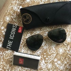 REAL Ray-Ban Aviator Classic with Carrying Case